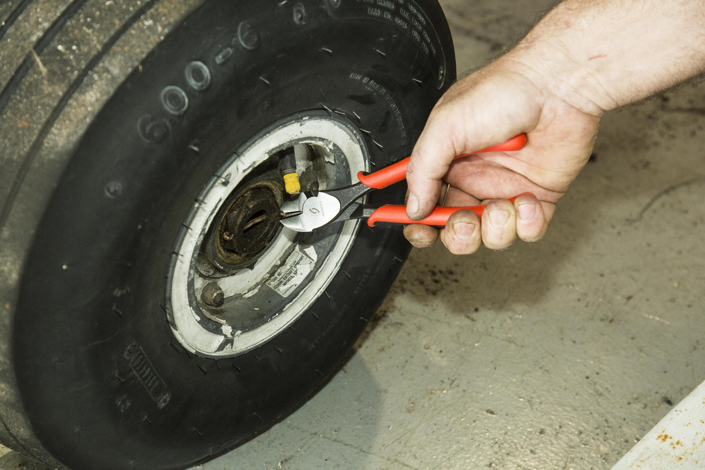 7" HIGH LEVERAGE DIAGONAL CUTTING PLIERS