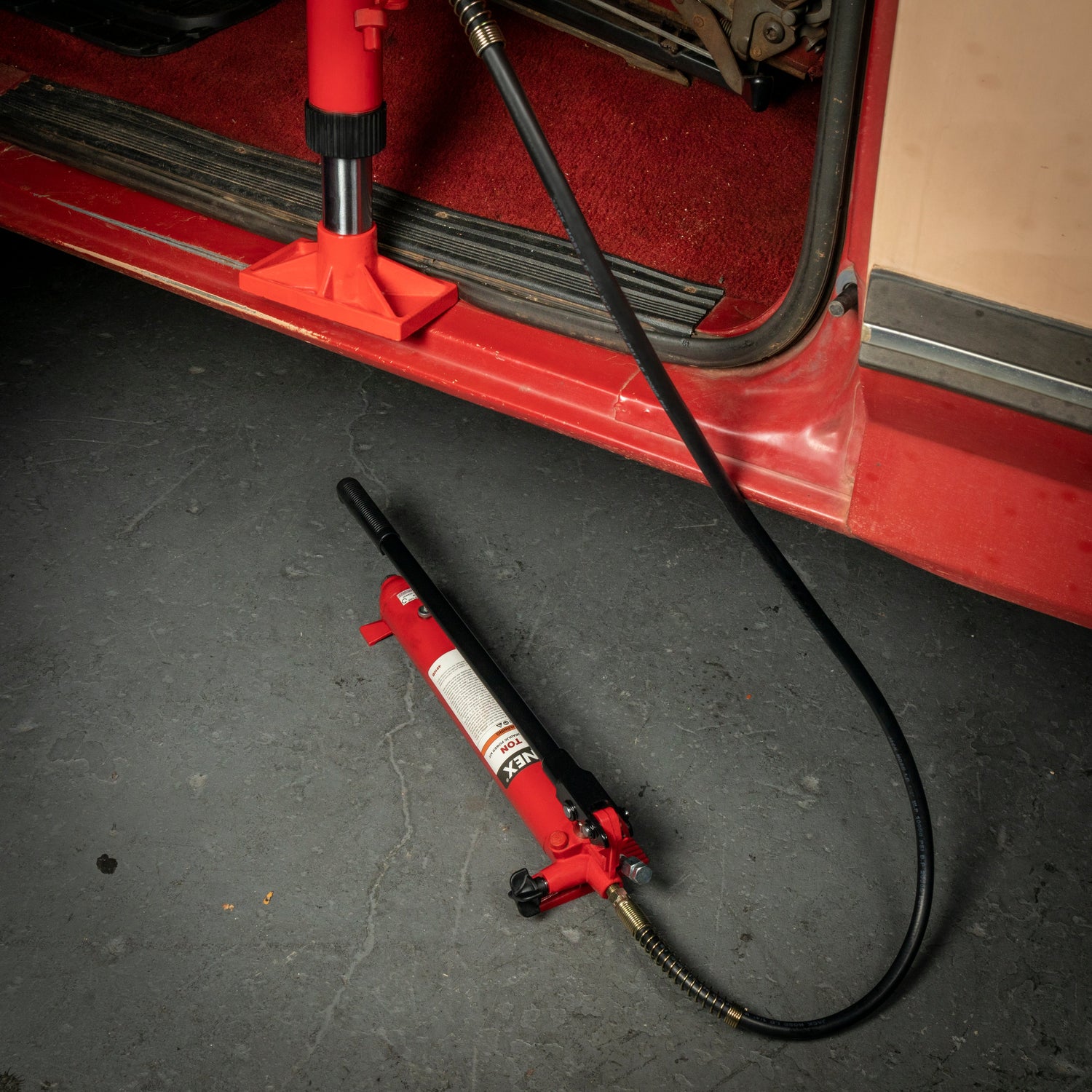 4910B 10 Ton Portable Hydraulic Power Kit in use on car frame