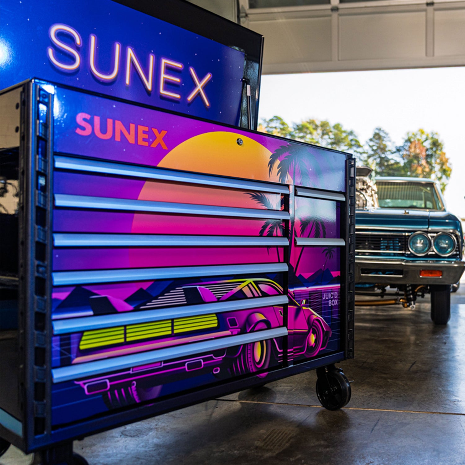 8065PCBKRETRO Juic'd BOX 50" 7 Drawer Powered Service Cart