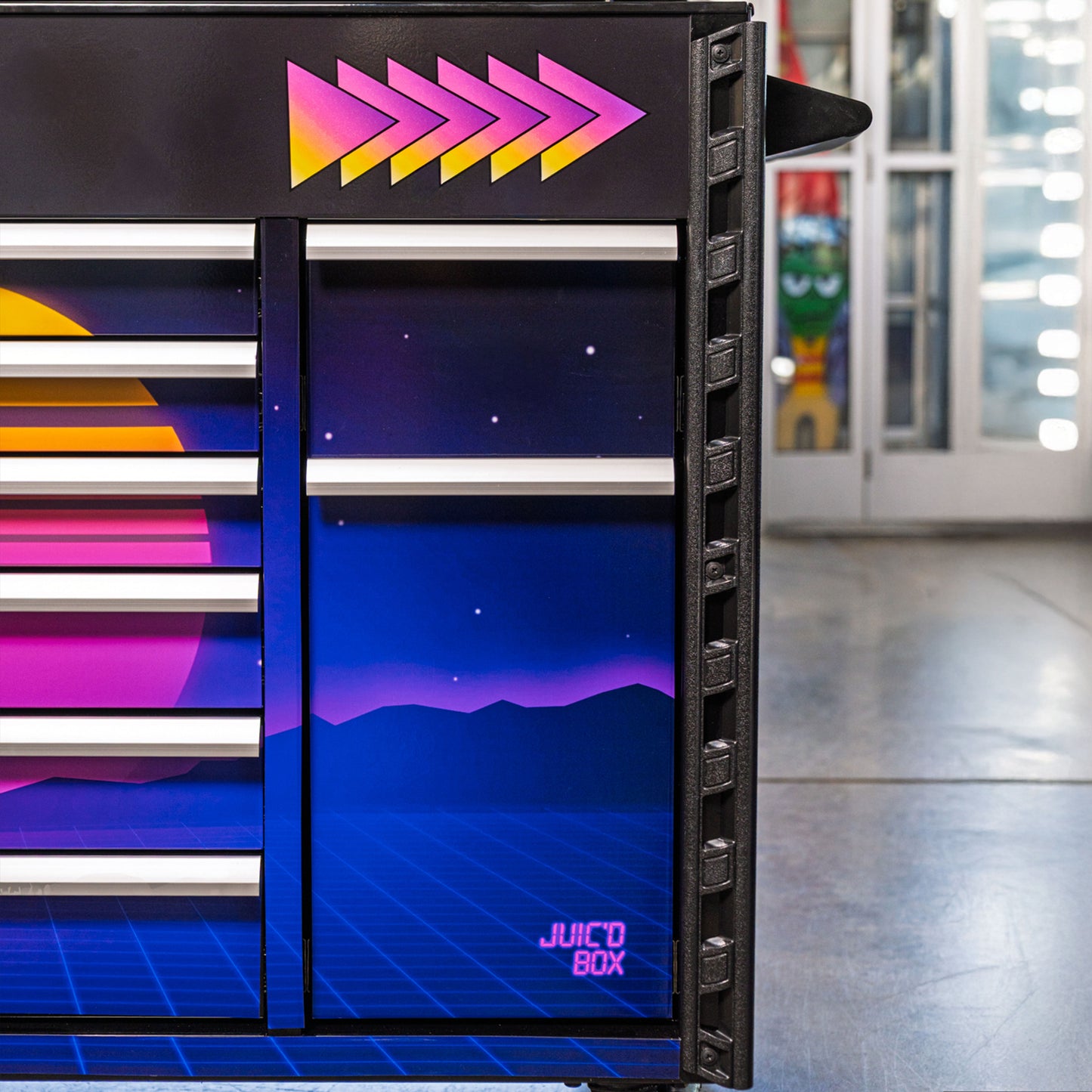 SYNTH DESIGNED JUIC’D BOX 50” 7 DRAWER POWERED CART - BLACK