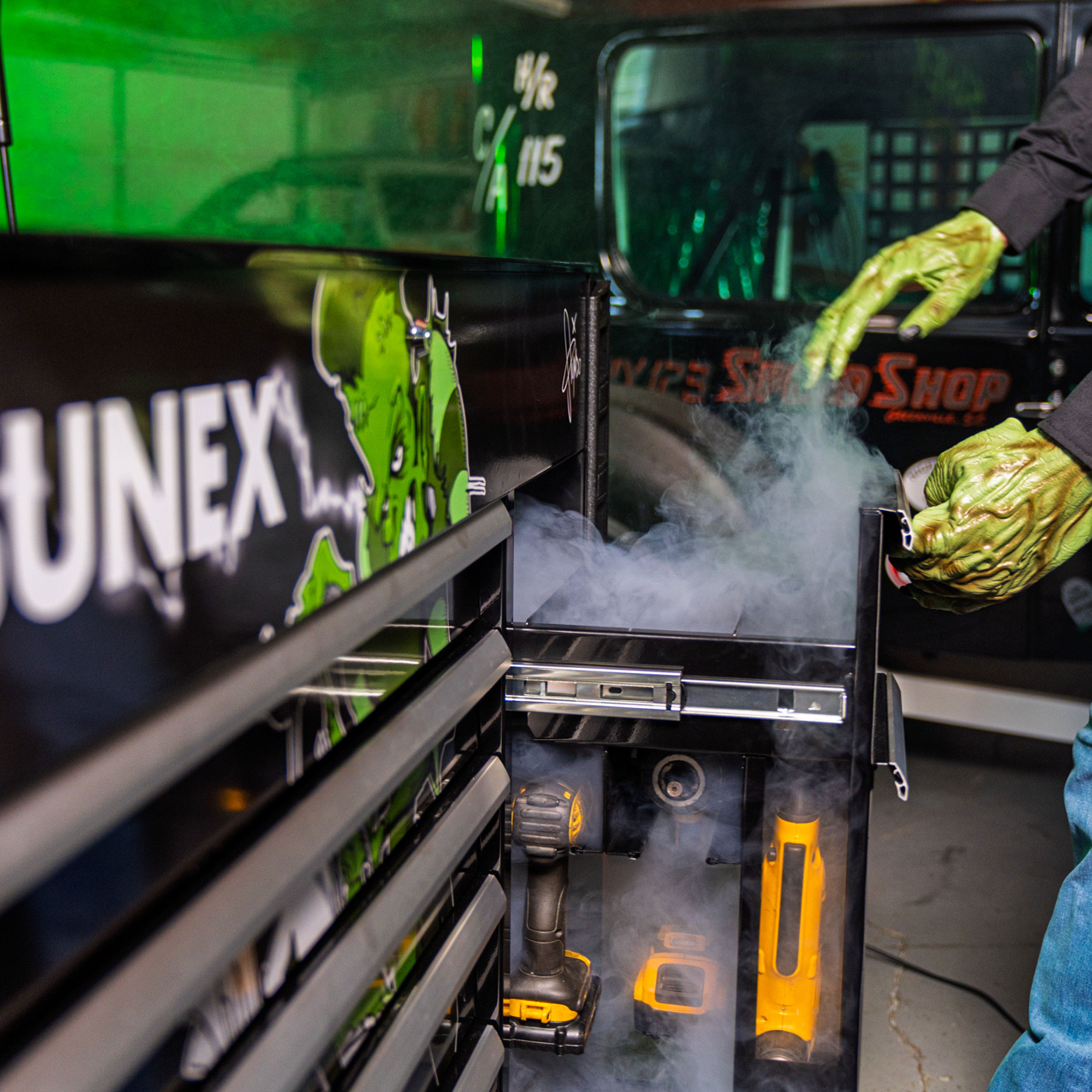 Tony Squindo “It'S Alive!!” Juic'D Box 50” 7 Drawer Powered Cart