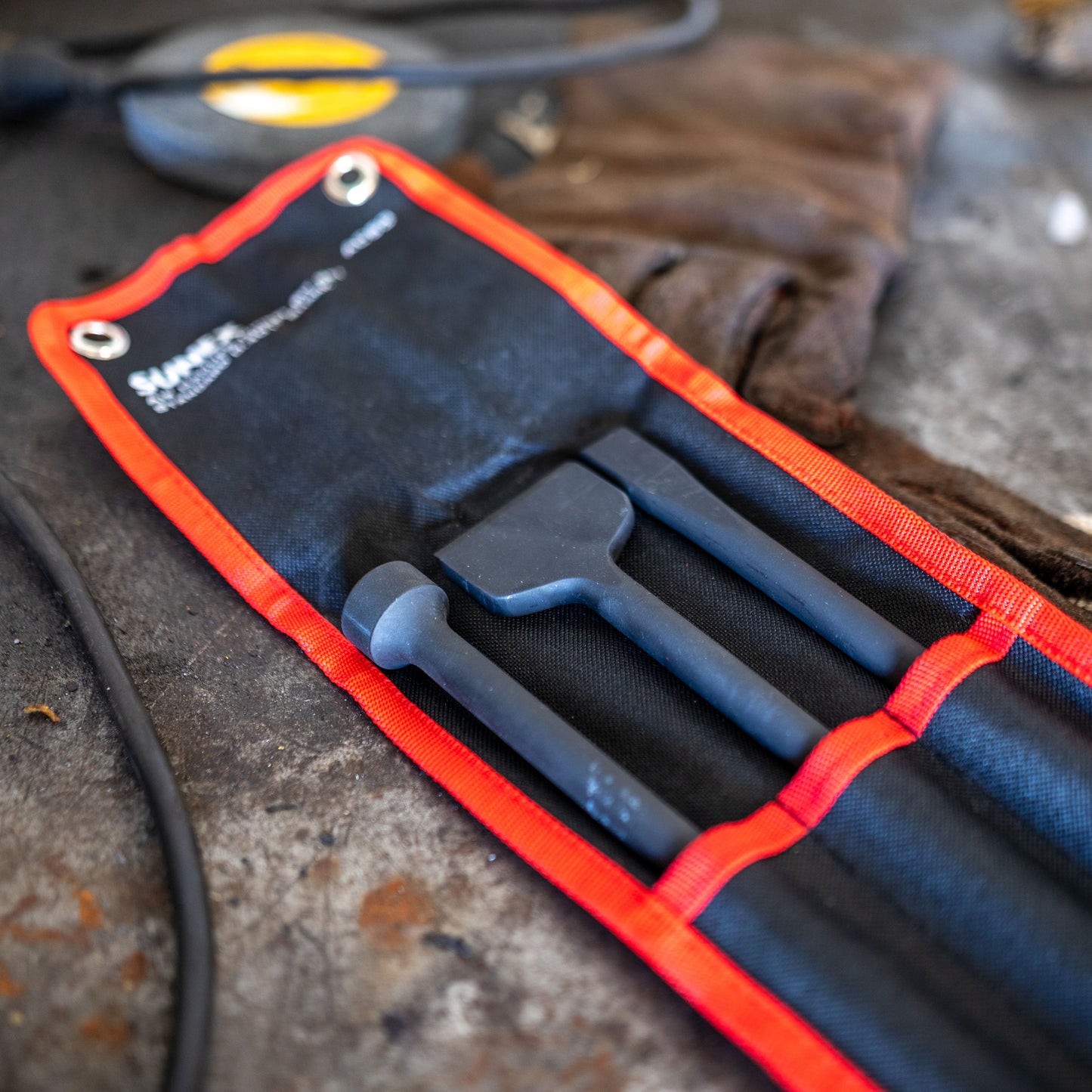 AIR HAMMER CHISEL 18” LONG-REACH 3 PIECE SET IN PORTABLE TOOL ROLL