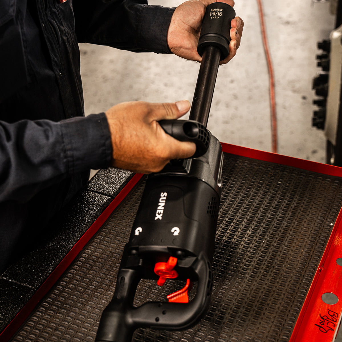 1" DRIVE MAGNESIUM COMPOSITE IMPACT WRENCH WITH 6" EXTENDED ANVIL
