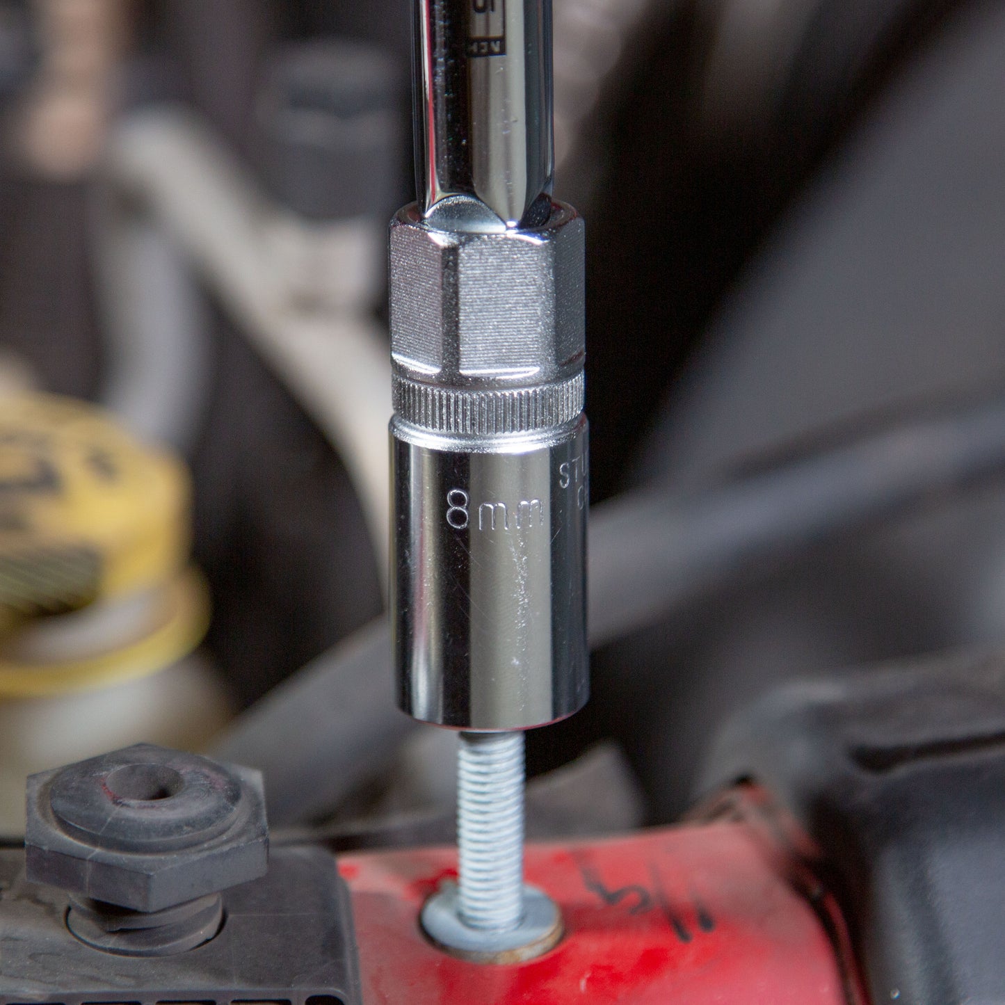 4 PC. 1/2" DRIVE METRIC STUD PULLER SET