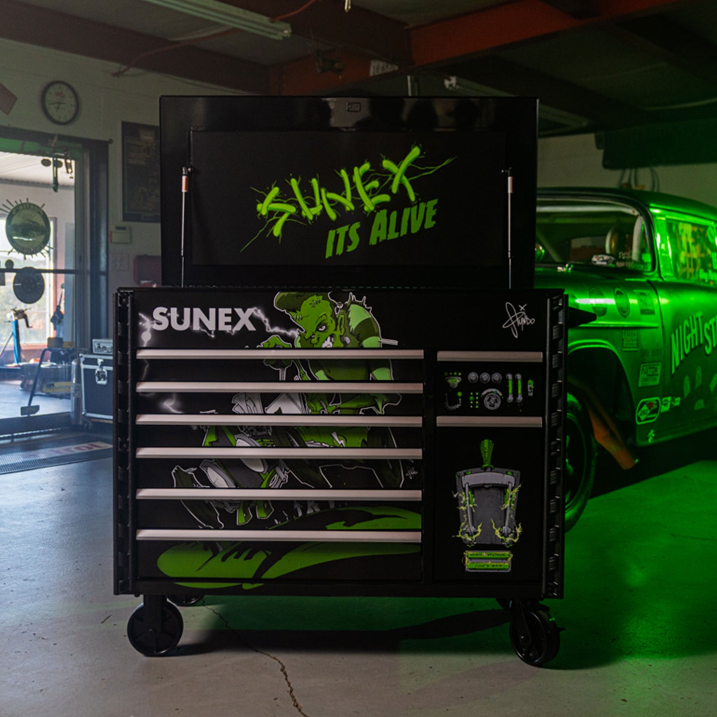 TONY SQUINDO “IT’S ALIVE!!” JUIC’D BOX 50” 7 DRAWER POWERED CART - BLACK