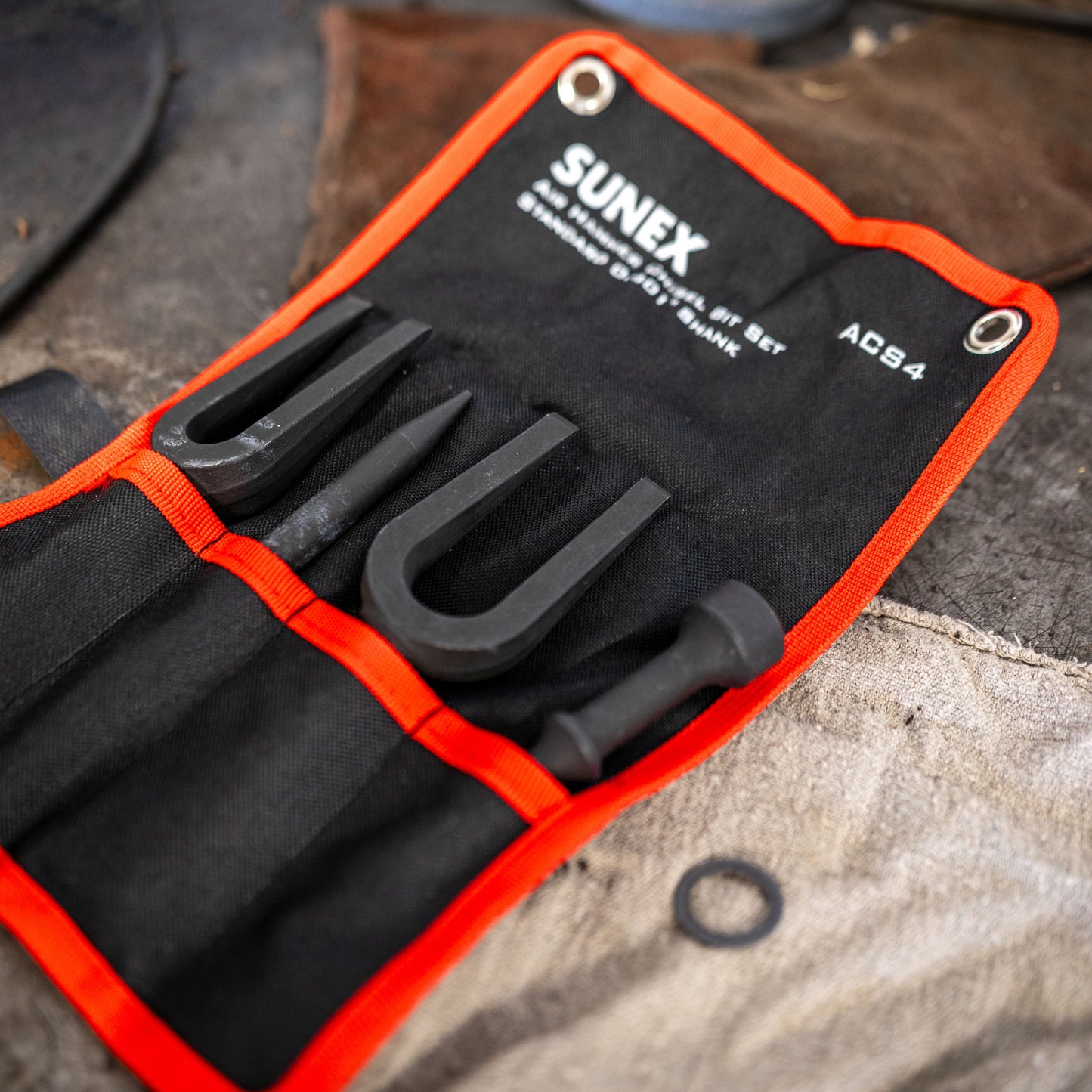 AIR HAMMER CHISEL PNEUMATIC SEPARATOR 4 PIECE SET IN PORTABLE TOOL ROLL