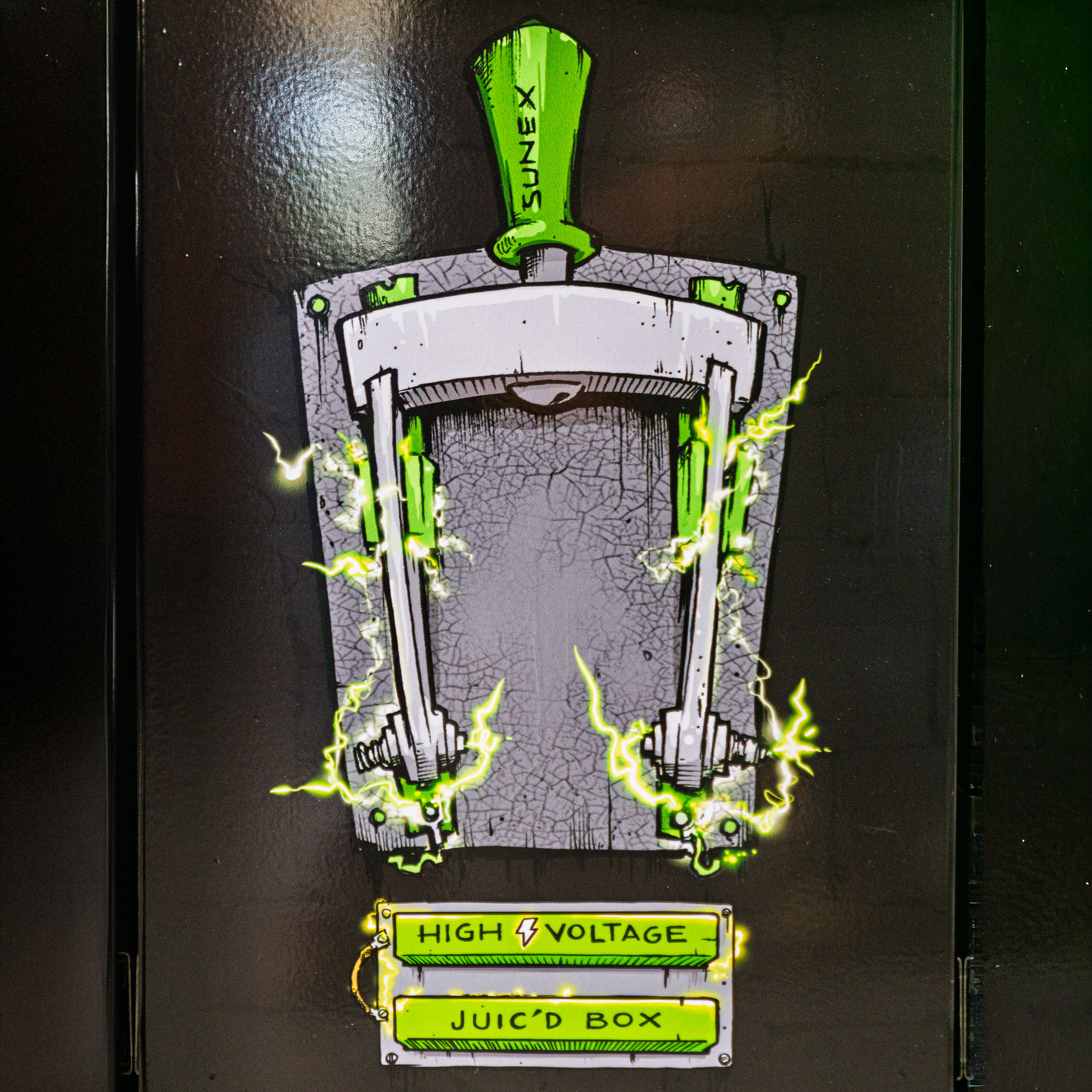 Tony Squindo “It'S Alive!!” Juic'D Box 50” 7 Drawer Powered Cart