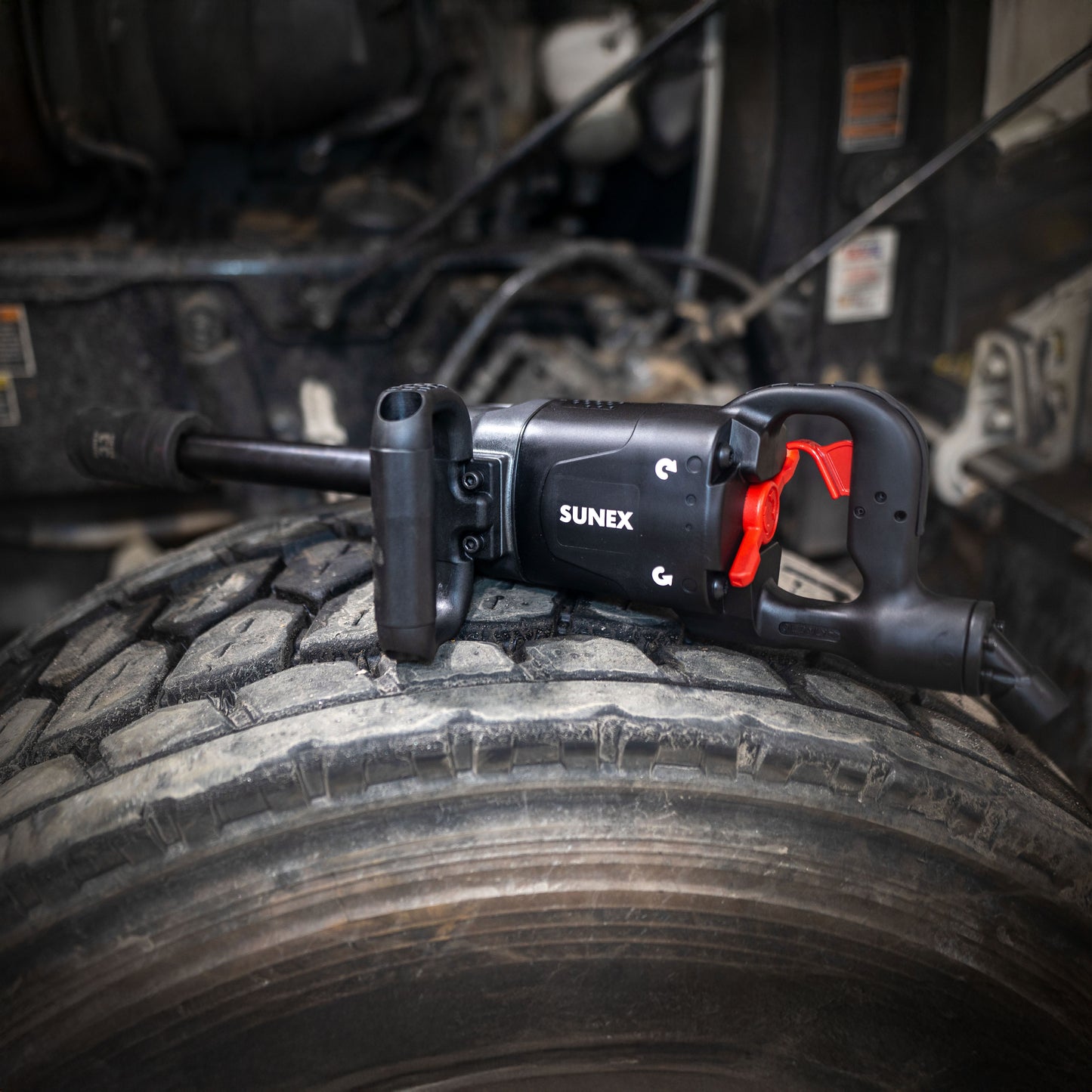 1" DRIVE MAGNESIUM COMPOSITE IMPACT WRENCH WITH 6" EXTENDED ANVIL