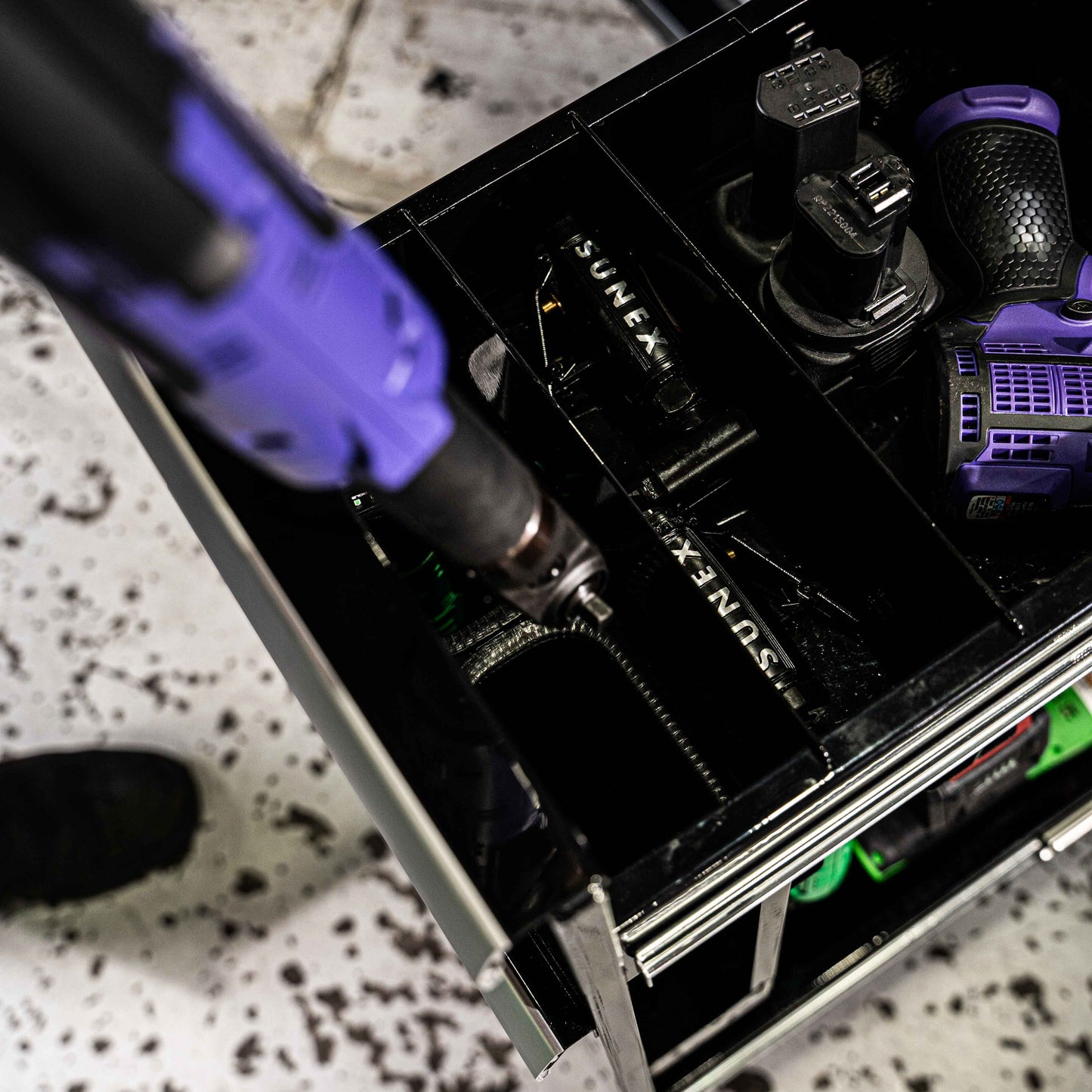 TONY SQUINDO “57 CHEVY” JUIC’D BOX 50” 7 DRAWER POWERED CART - BLACK