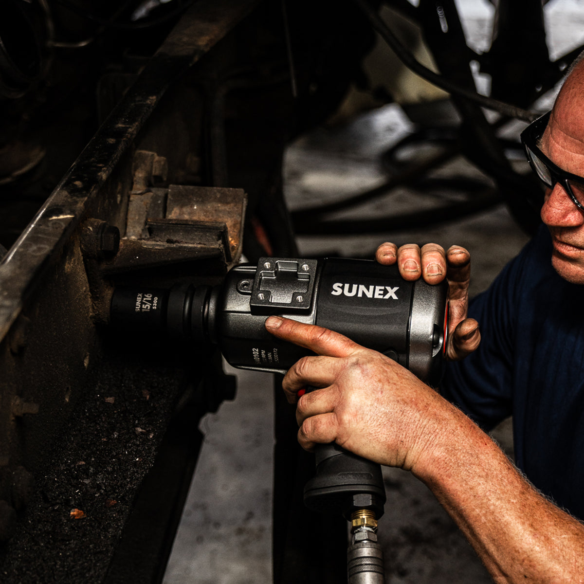 1" DRIVE MAGNESIUM COMPOSITE IMPACT WRENCH