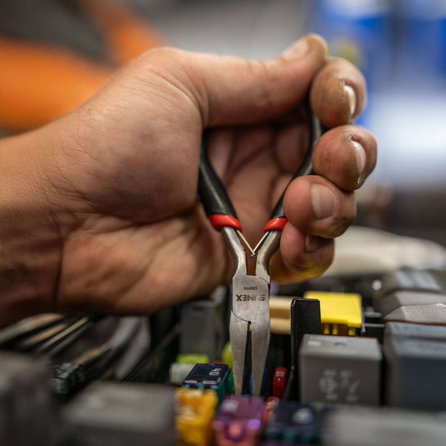 6 PIECE MINI PLIERS SET IN STORAGE TRAY