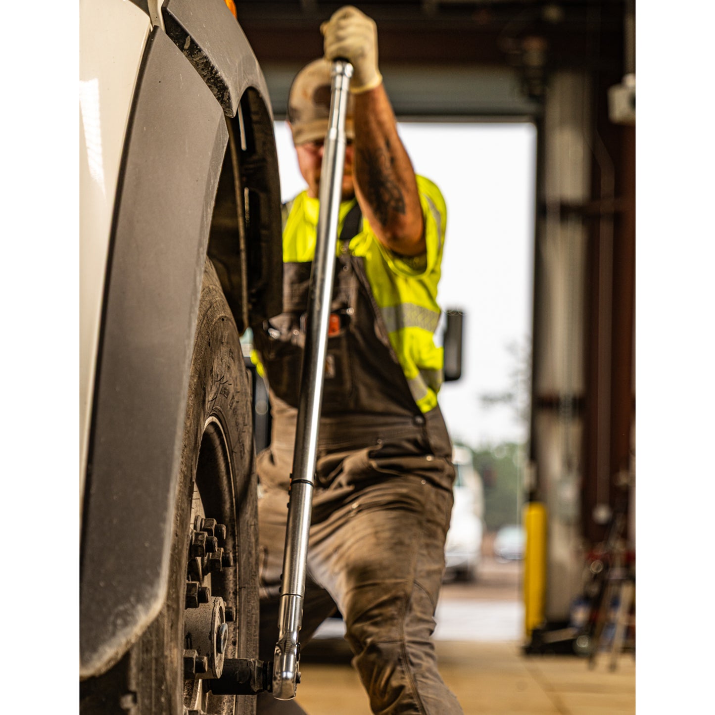 ¾" DRIVE 100-600 FT-LB (150-800 NM) DUAL-DIRECTION TORQUE WRENCH