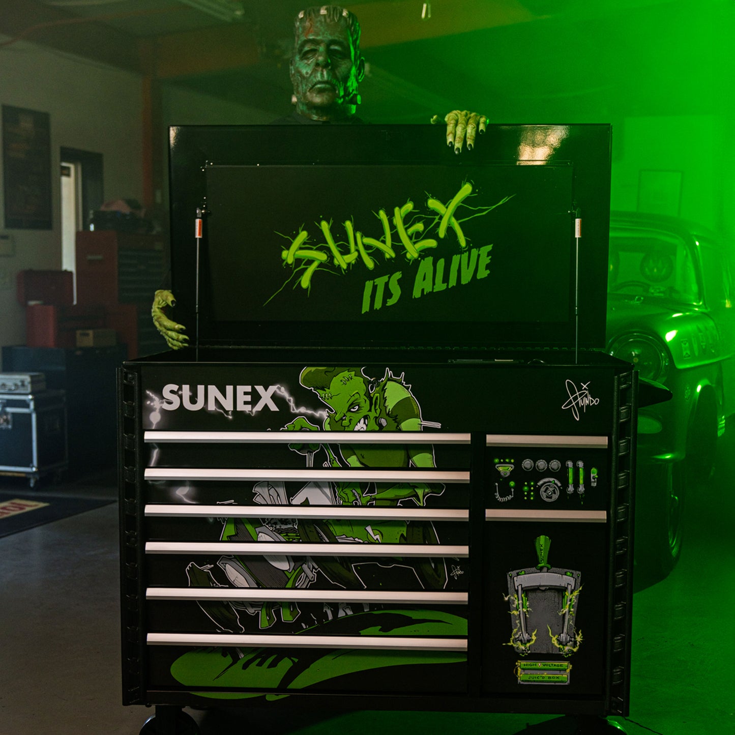 TONY SQUINDO “IT’S ALIVE!!” JUIC’D BOX 50” 7 DRAWER POWERED CART - BLACK