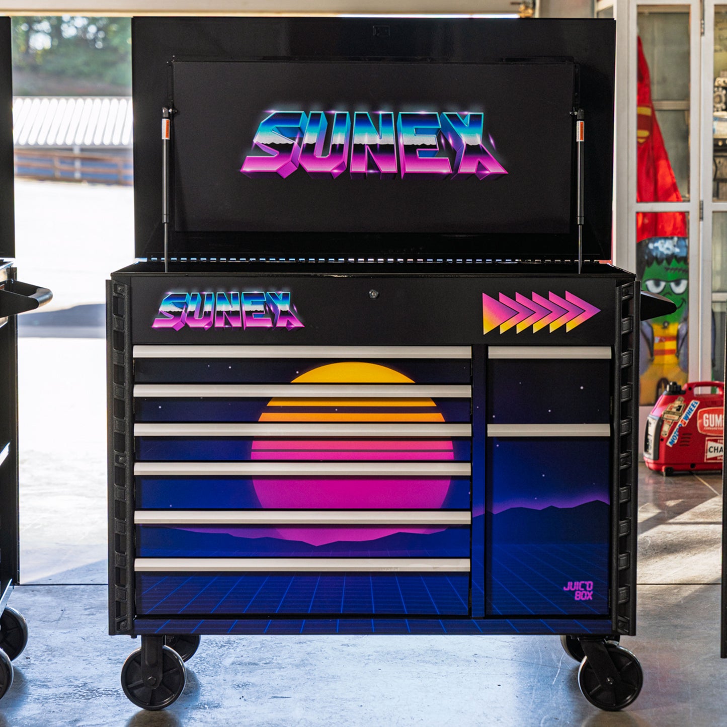 SYNTH DESIGNED JUIC’D BOX 50” 7 DRAWER POWERED CART - BLACK