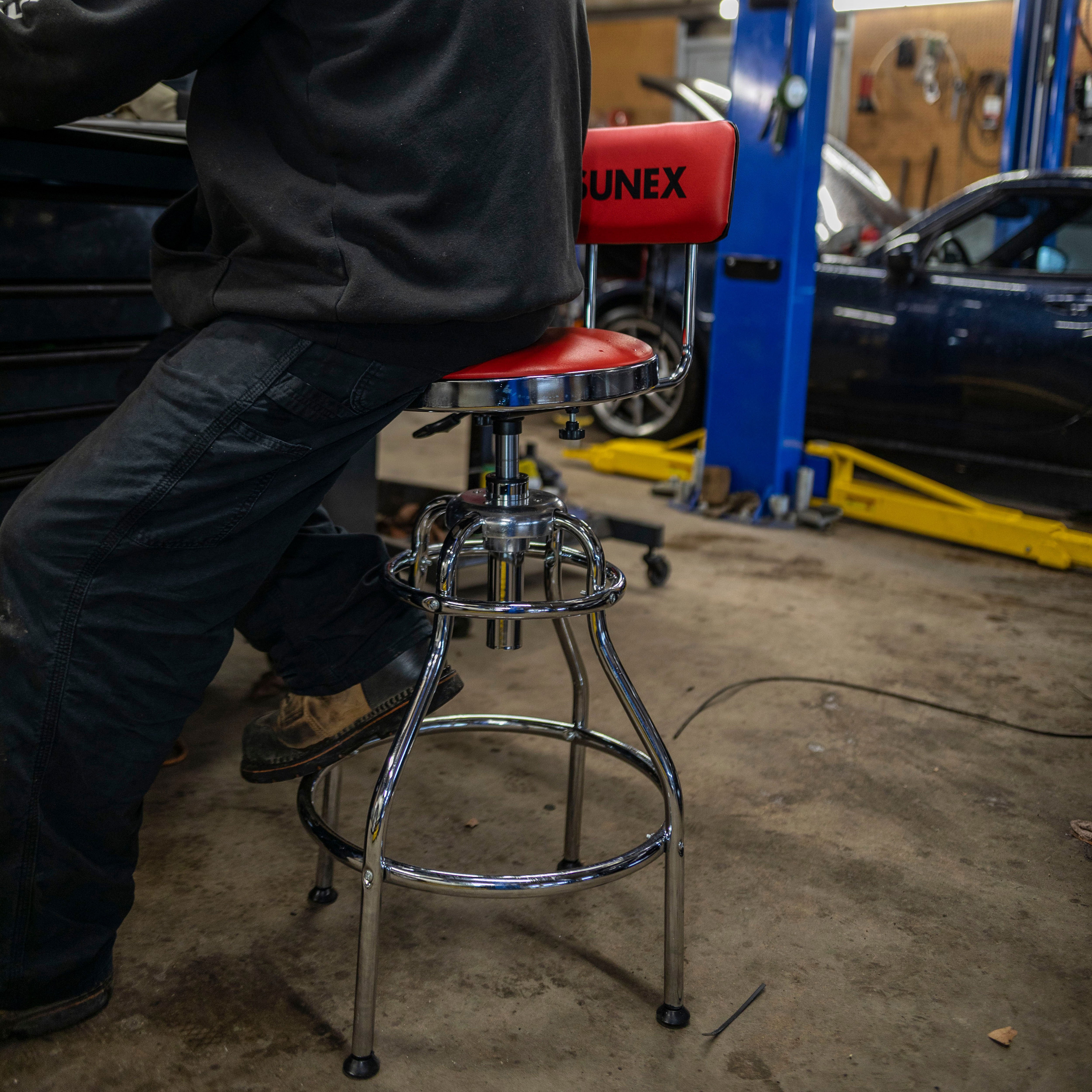 Hydraulic Height Adjustable Shop Stool with Back (29