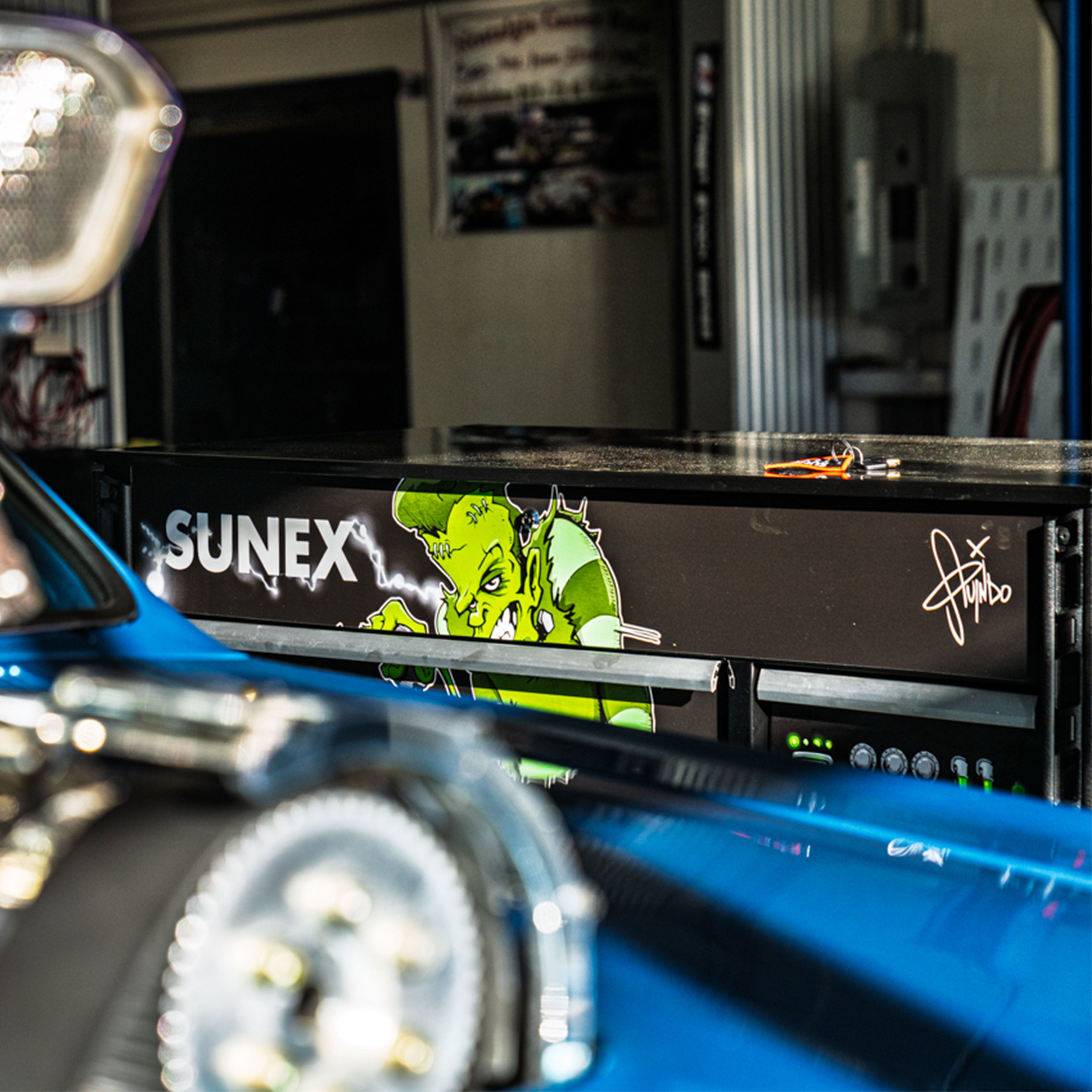 Tony Squindo “It'S Alive!!” Juic'D Box 50” 7 Drawer Powered Cart