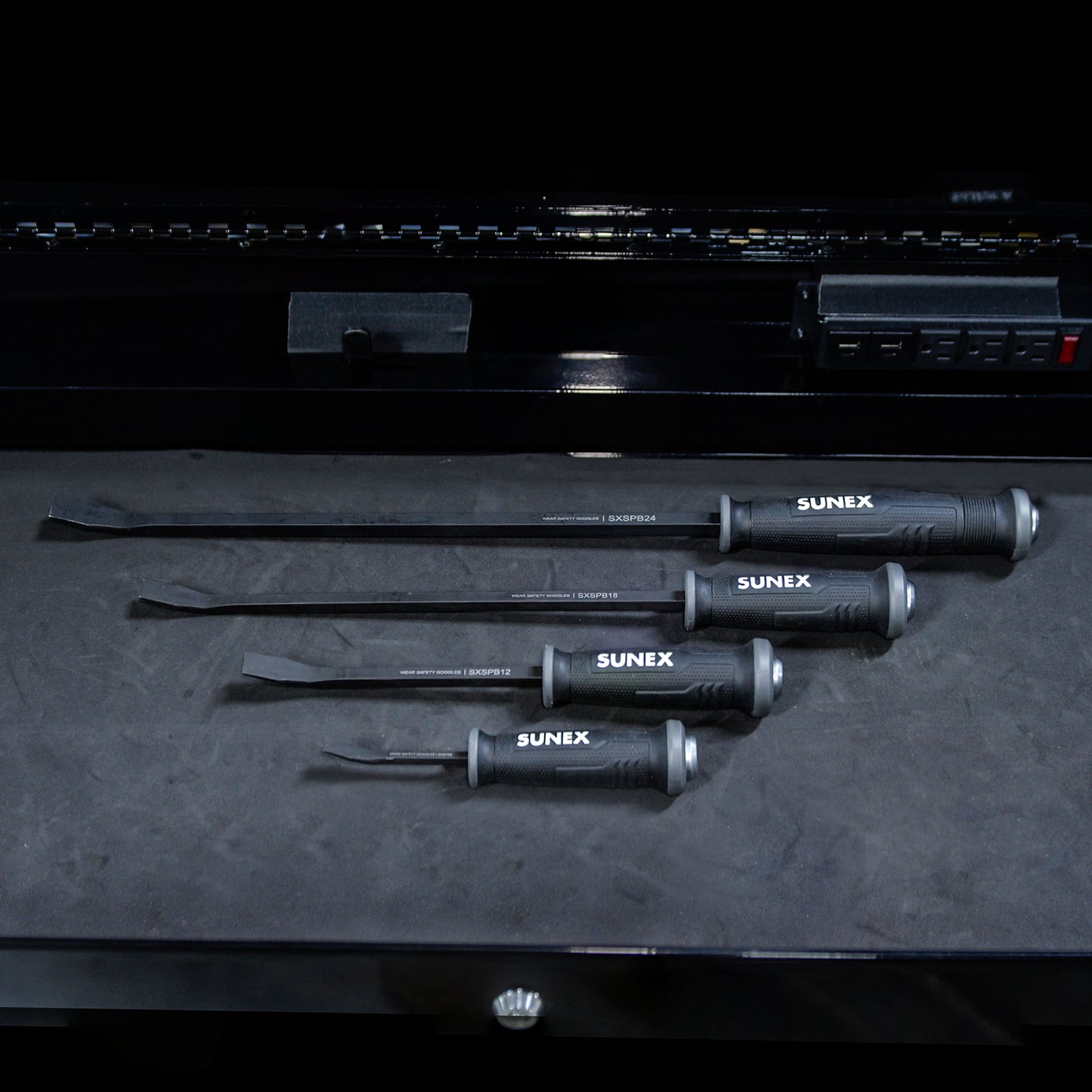 4 PIECE CURVED TIP PRY BAR SET WITH STRIKING CAPS (8", 12", 18", AND 24")