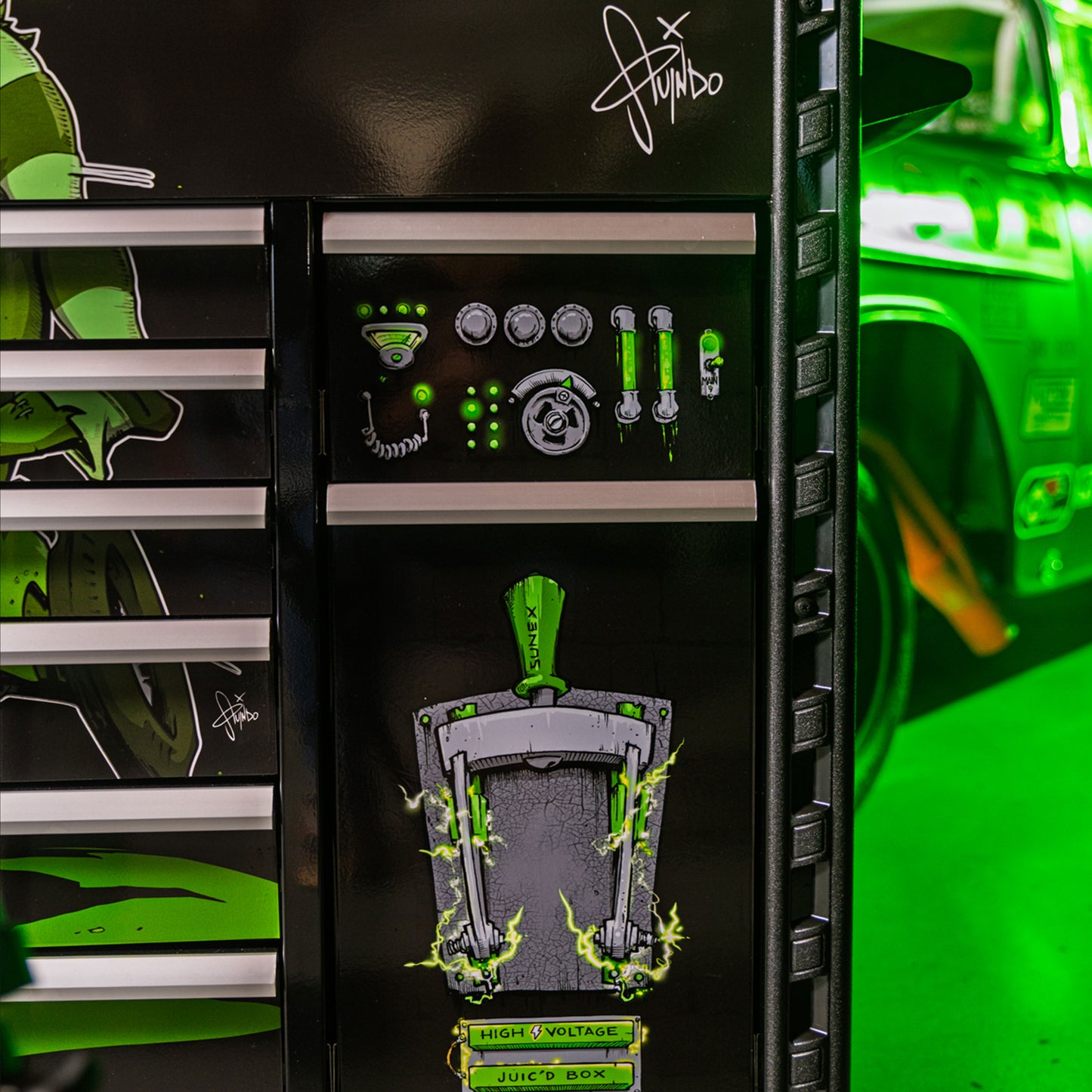 TONY SQUINDO “IT’S ALIVE!!” JUIC’D BOX 50” 7 DRAWER POWERED CART - BLACK