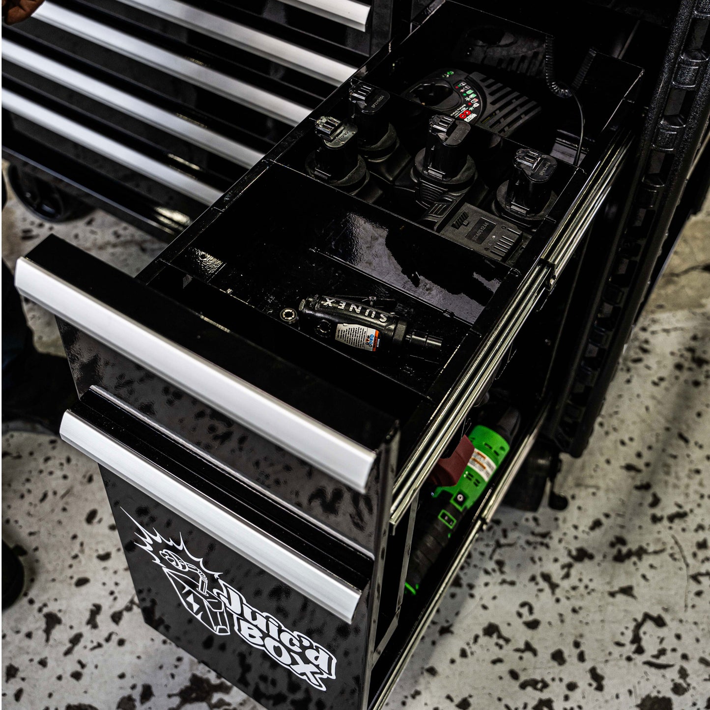 SUNEX TOOLS JUIC'D BOX 50" 7 DRAWER POWERED CART - 8065PCBK