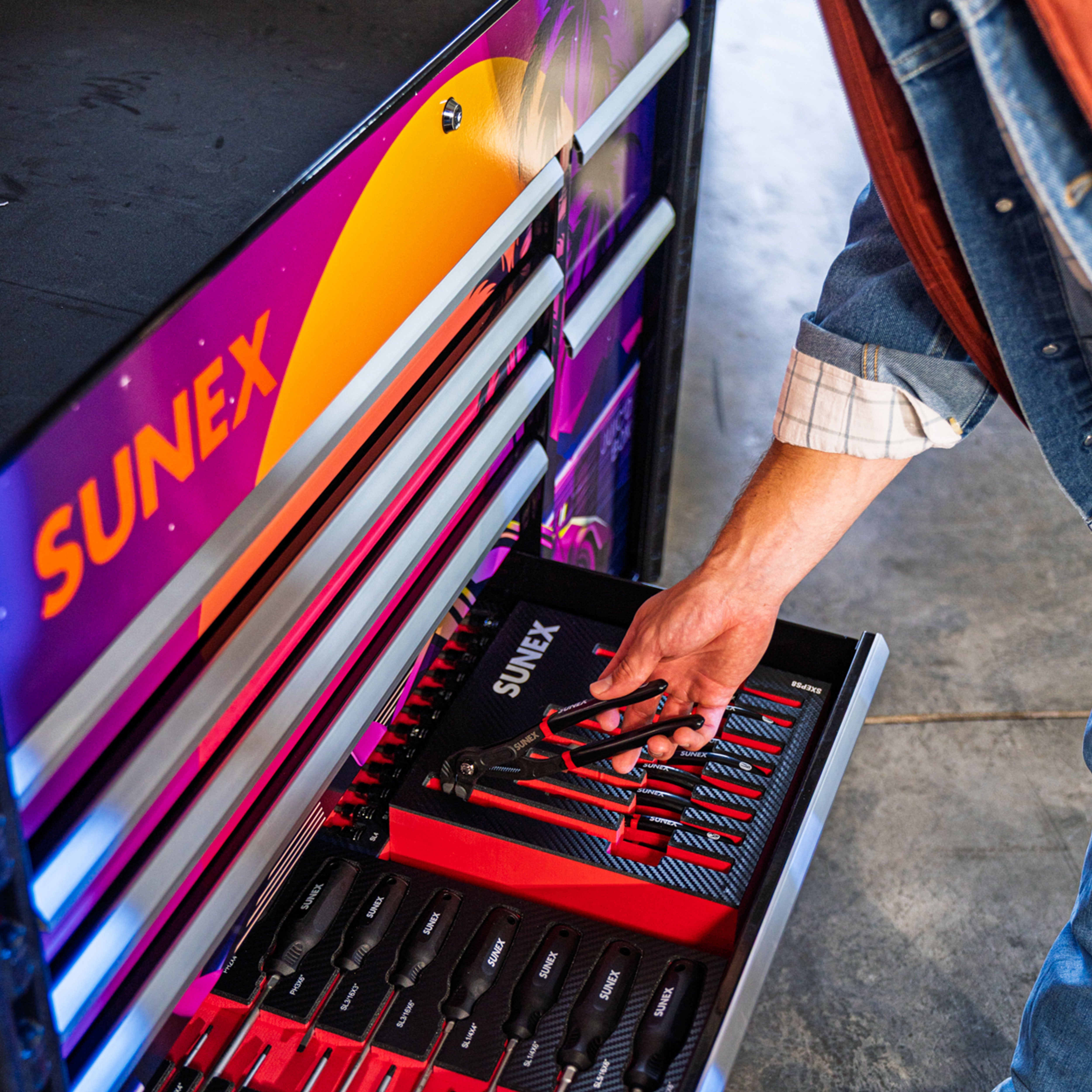 EJUNXO CART CUEFEJEN CART 2枚セット Retro Designed Juic'D Box 50” 7 Drawer Powered Cart - Black