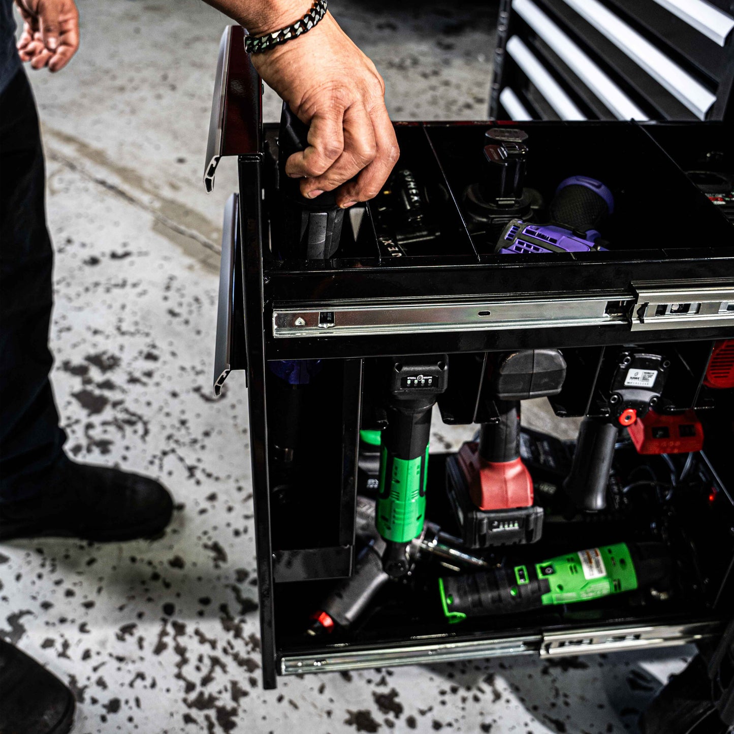 RAD DAN MANGA DESIGNED JUIC’D BOX 50” 7 DRAWER POWERED CART