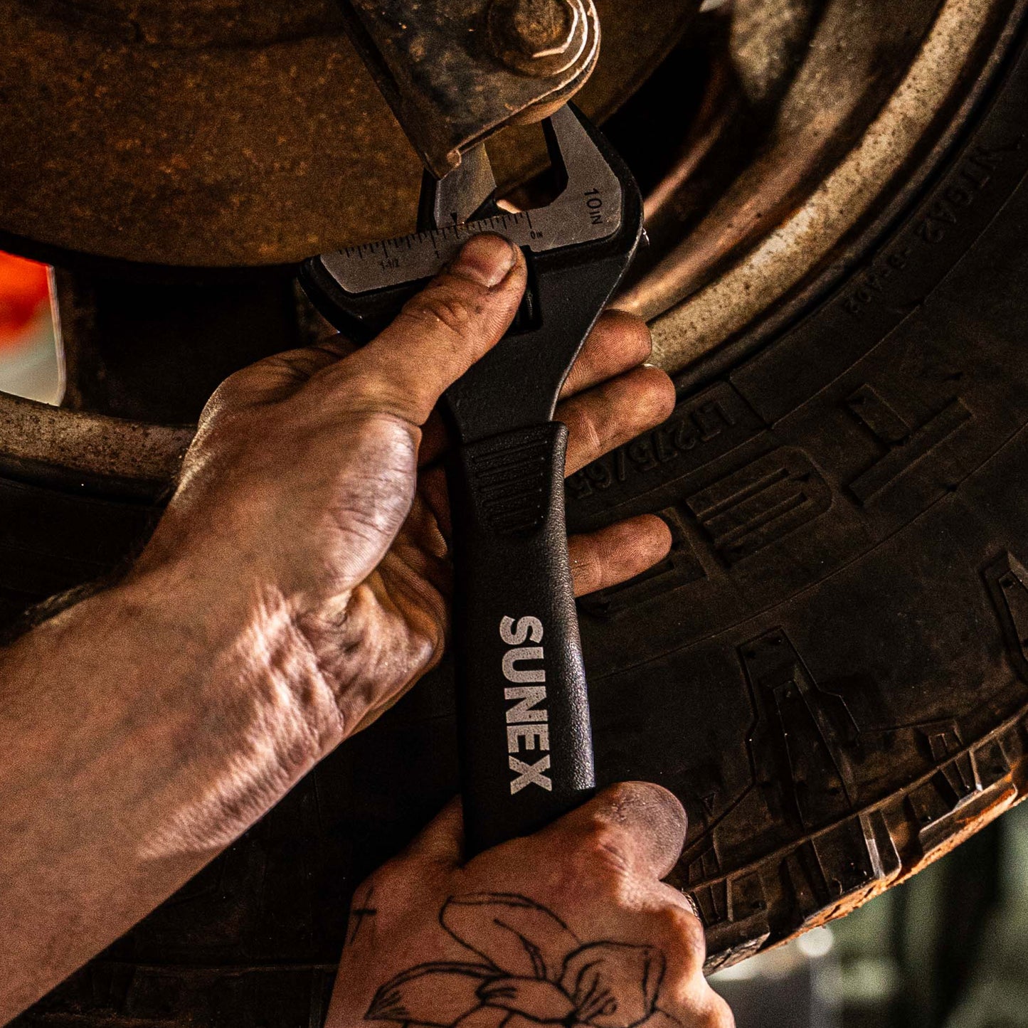 10" WIDE JAW ADJUSTABLE WRENCH 1-15/16" (51MM)